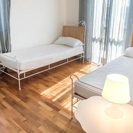 M348 - Marcelli, Comodo Trilocale Nuovo Con Piscina E Balcone Apartment *