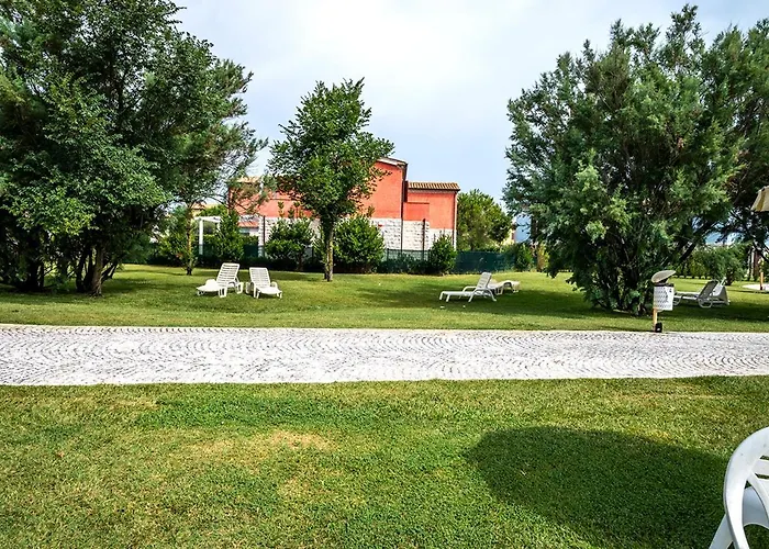 M348 - Marcelli, Comodo Trilocale Nuovo Con Piscina E Balcone Apartamento Marcelli
